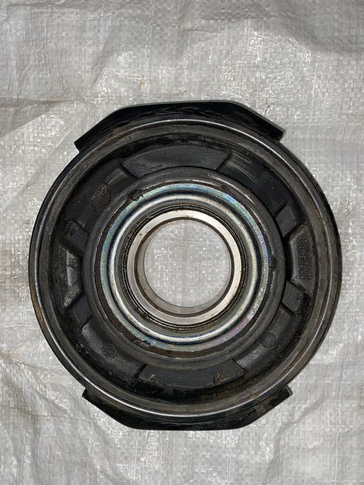 Продам подвесной подшипник на Mersedes Atego.