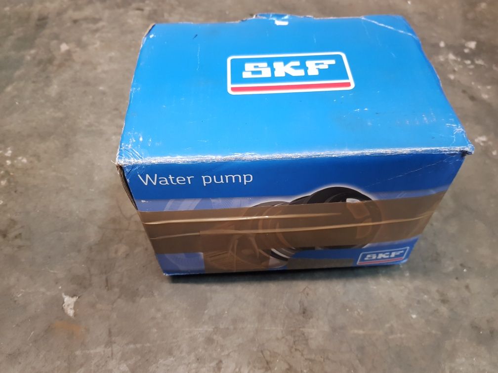 Pompa wody SKF BMW E36, E46. VKPC88617