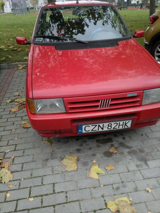 Fiat Uno czerwony