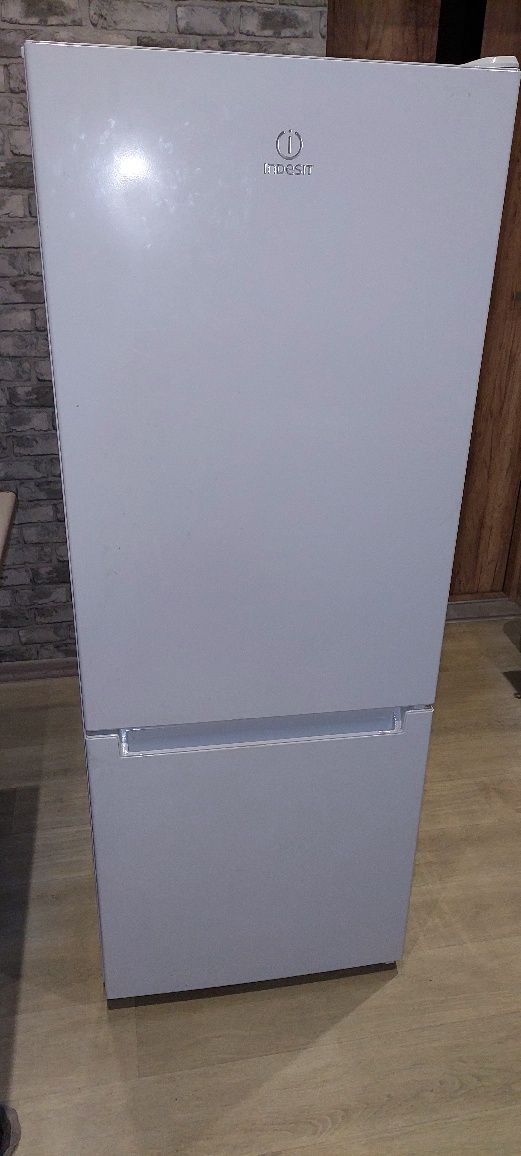 Części do lodówki INDESIT LR6 S1 W