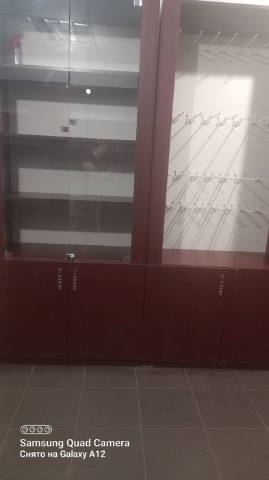 Продам вітрини для магазину або меблі для офісу