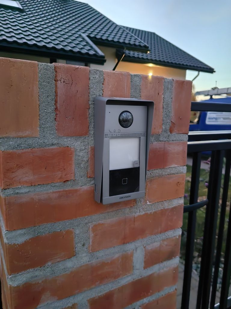 Montaż napędów bramowych, monitoringu, domofonów i wideodomofony.