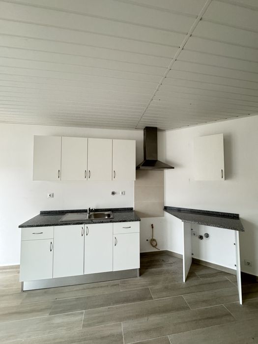 Moradia com expaço exterior ensolarado