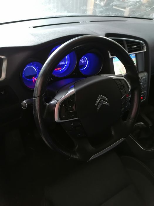 Deska kokpit Citroen C4 II b7