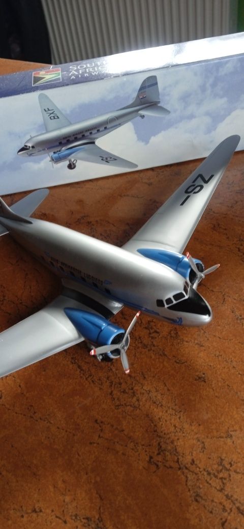 Model samolotu Douglas DC-3 skala 1/140.