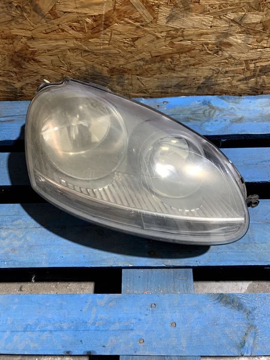 Farol Direito Golf V