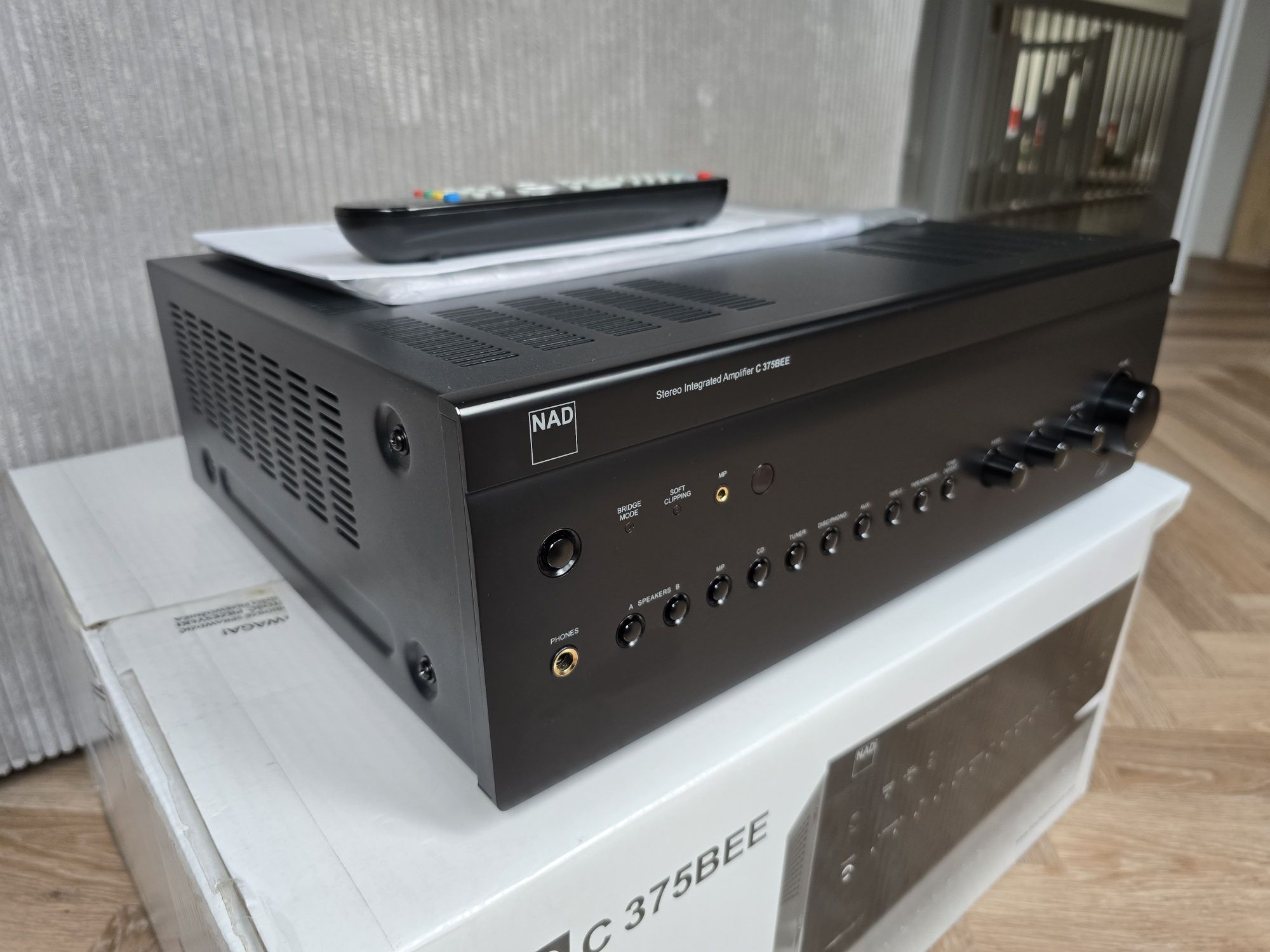 NAD c375 bee wzmacniacz zintegrowany