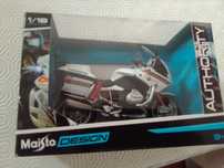 Moto BMW R 1200 RT GNR; miniatura 1:18; marca Maisto