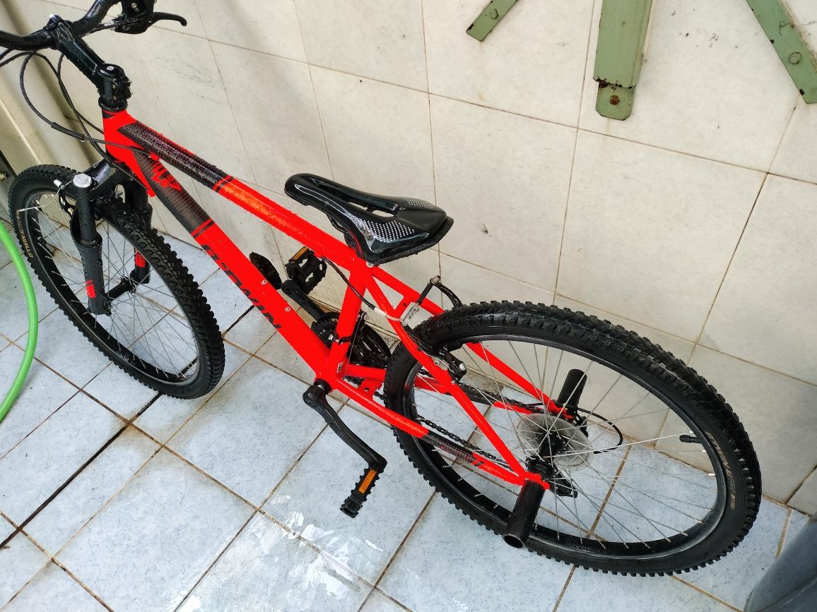 Bike b.twin aro 24 com pezinhos