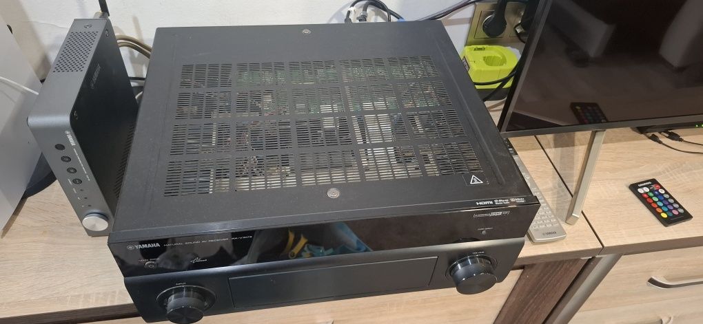 Amplituner RX v 1073
