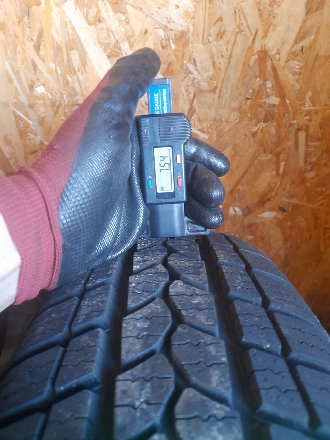 Шини Tigar Winter1 175/70 R14 84T Б/У 7,5 мм