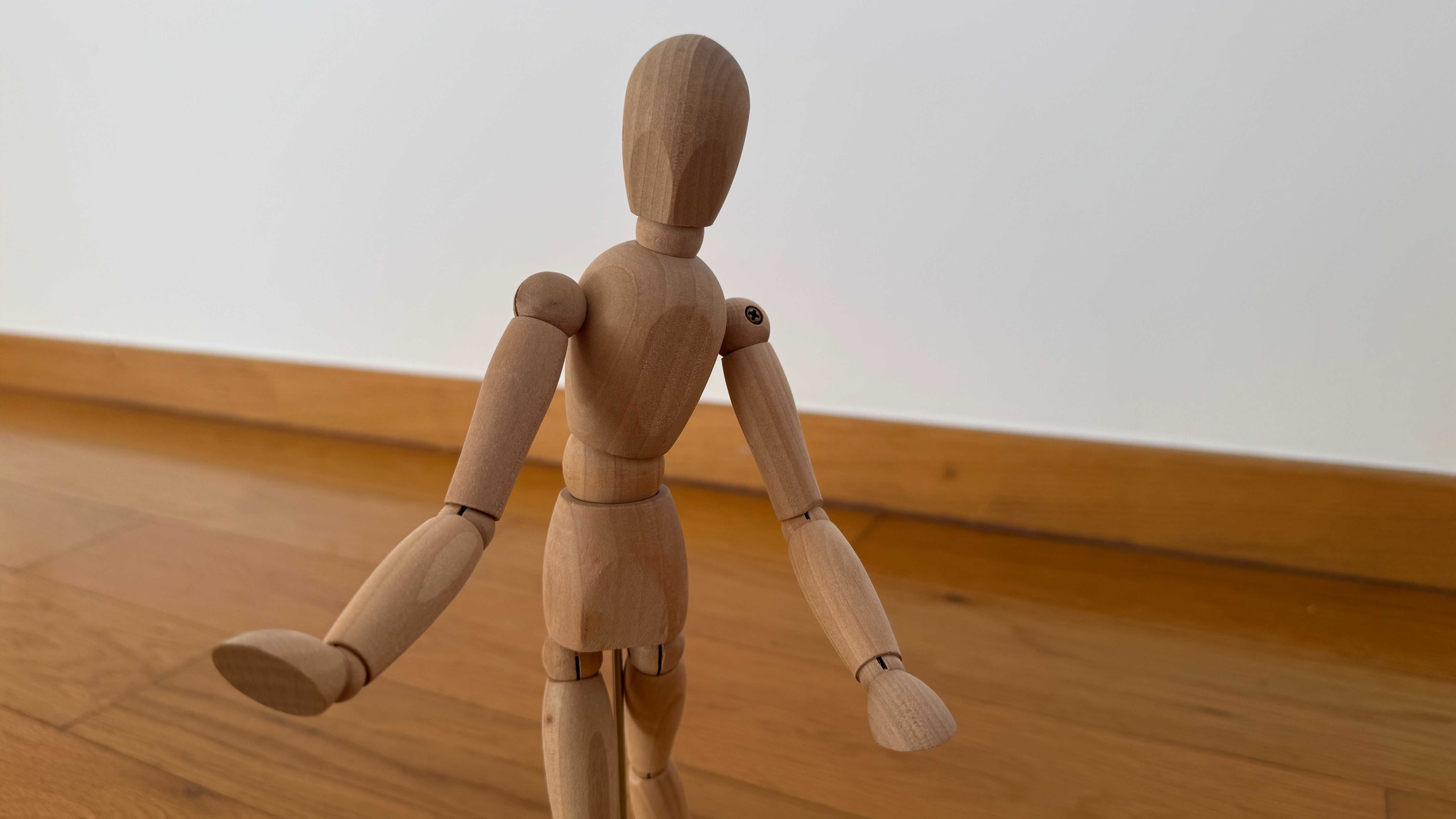 Boneco de madeira articulado IKEA – Urgente, venda só hoje!
