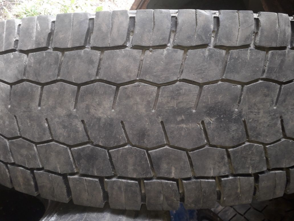 Комплект б/у шин 315/70 r 22,5; 295/80 r 22,5