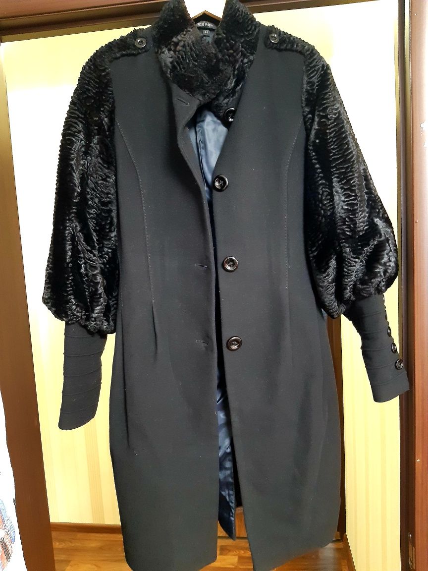 Продам стильное женское пальто