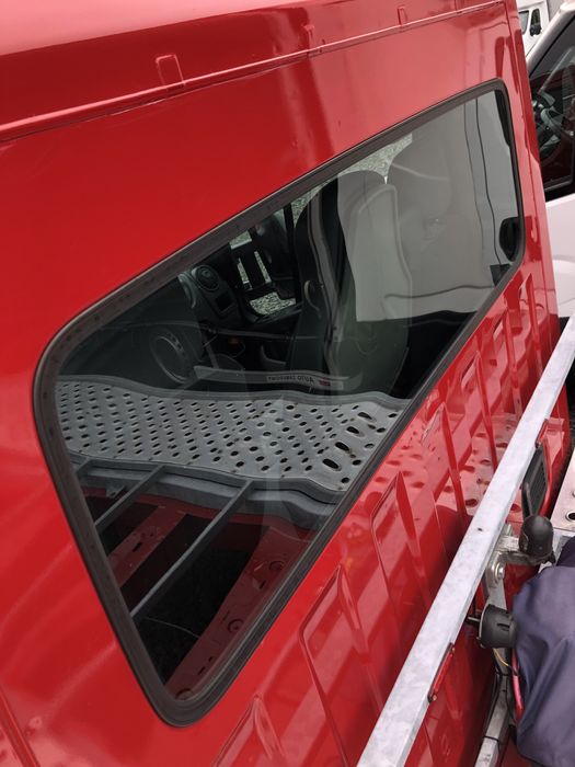 Заднє скло кабіни Renault Master 3