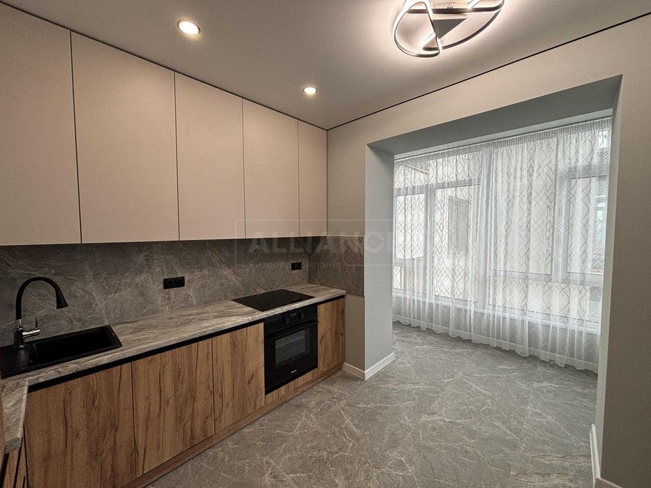 Терміново 1 кімнатна квартира з ремонтом біля Парку Шевченка