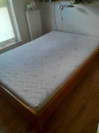 łóżko 120x200 ; drewniana rama i materac; używane,  nieuszkodzone