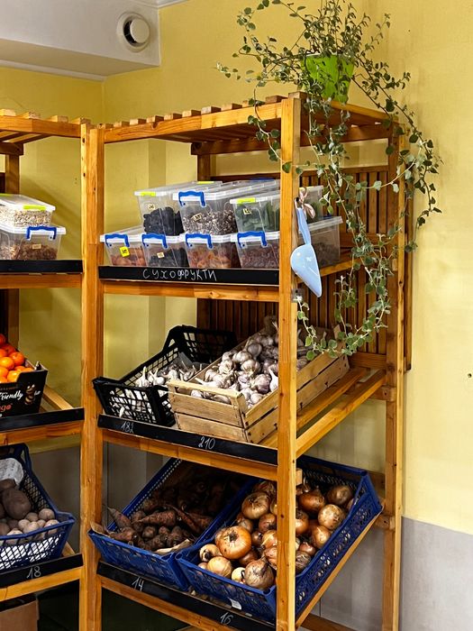 Стелажі, ящики деревʼяні