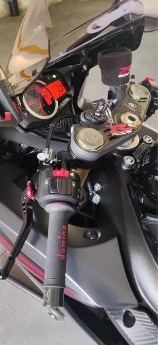 Gsx-R 750 L1 do ano 2011 - Material original incluido