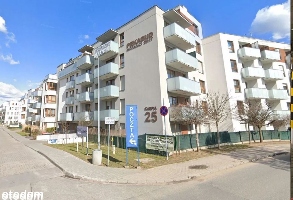 Karpia 25 i 25B, miejsce w hali garażowej