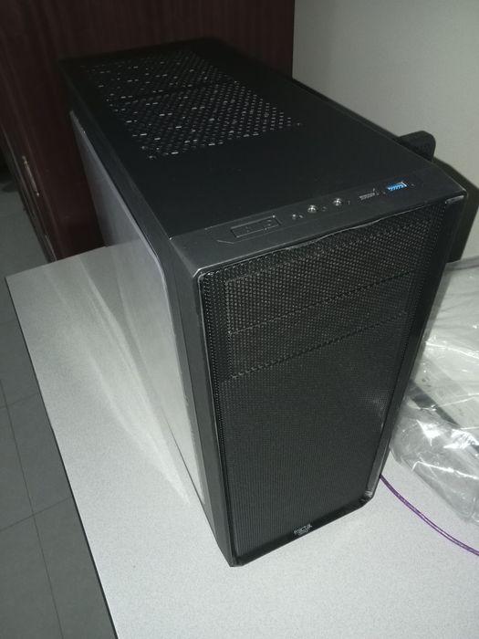 Caixa PC Fractal Design Focus G como nova