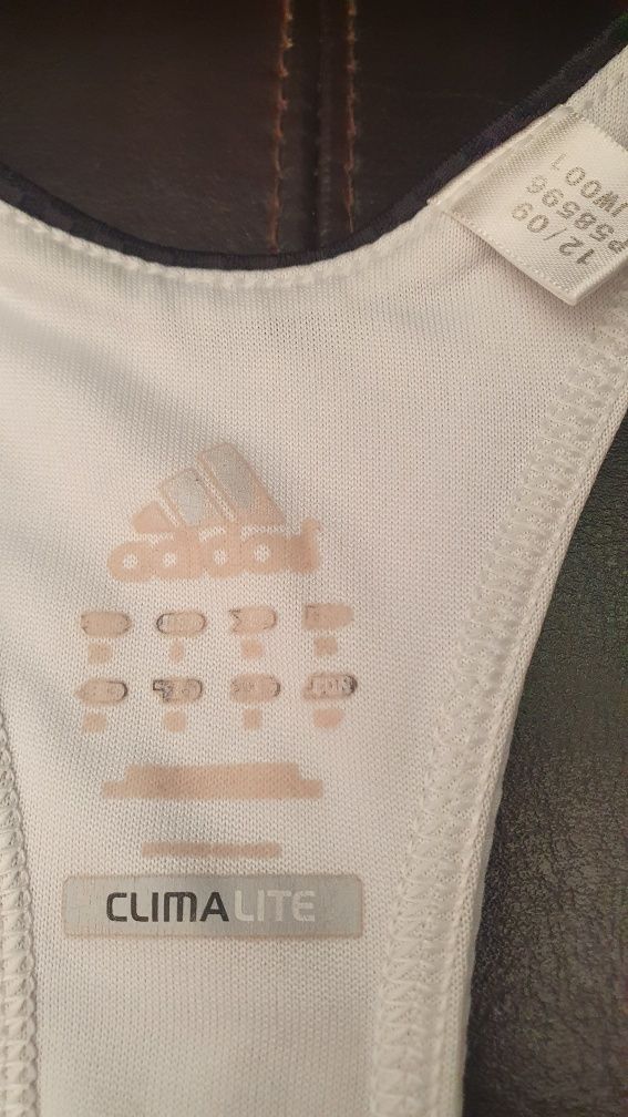 Sportowa koszulka Adidas biała ze stanikiem na ramiączka XS