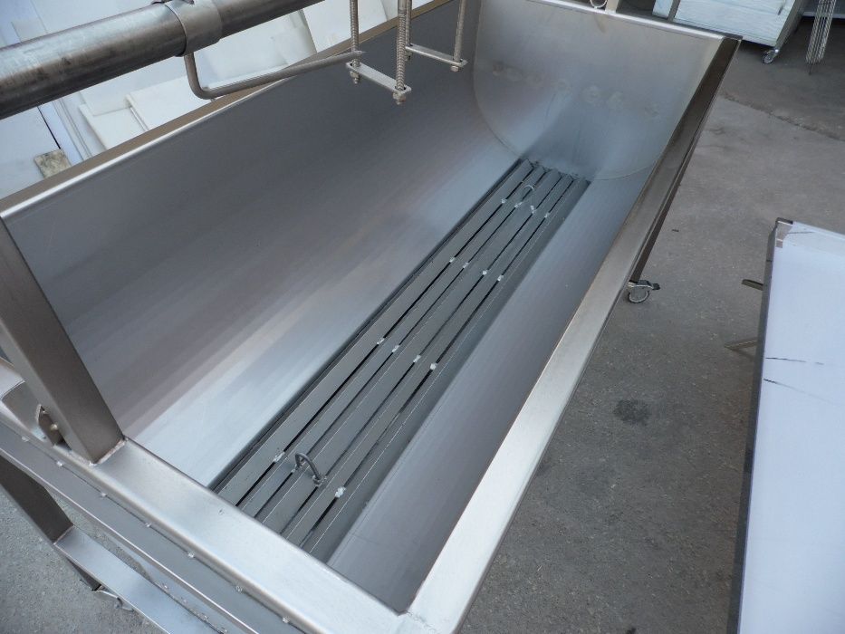 Assador Churrasqueira Inox para Porco no Espeto a carvão