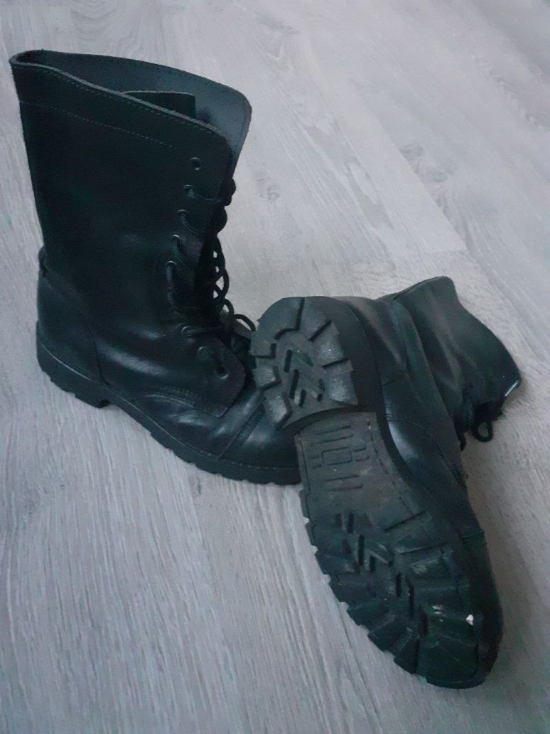 Botas da tropa novas