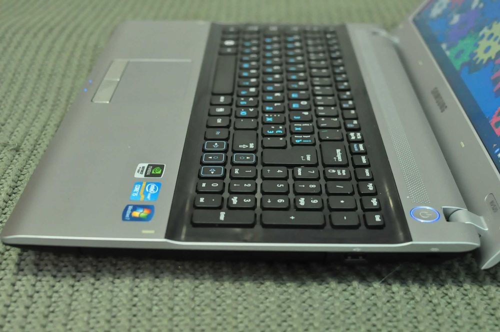 Игровой ноутбук Samsung rv 520 (Core i5 / 16Gb/SSD /video 2Gb)