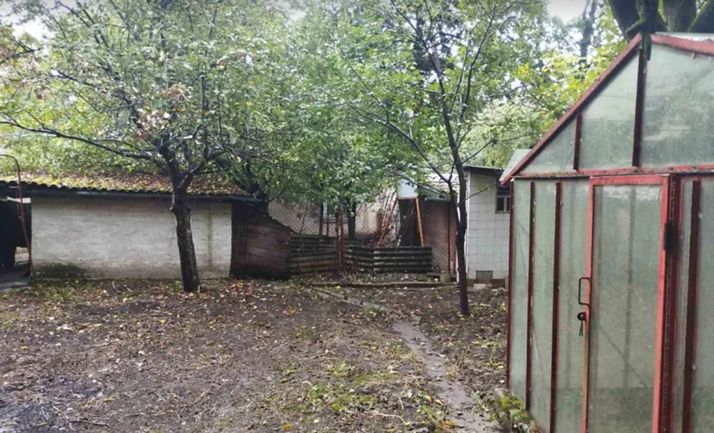 "1/2 частина будинку   з ділянкою і гаражем