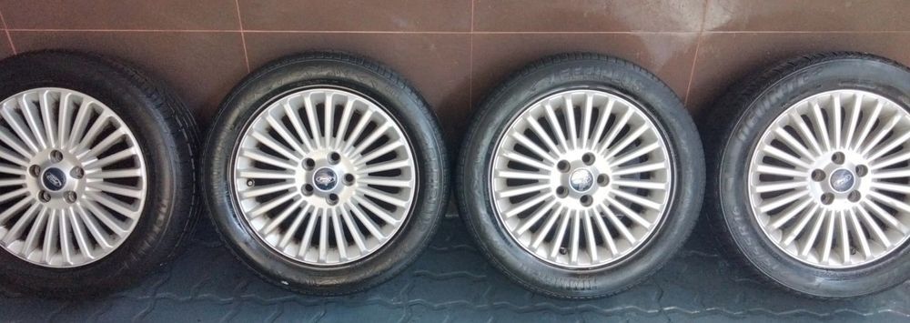 Jantes Ford R16 com pneus 215/55 Furação 5x108