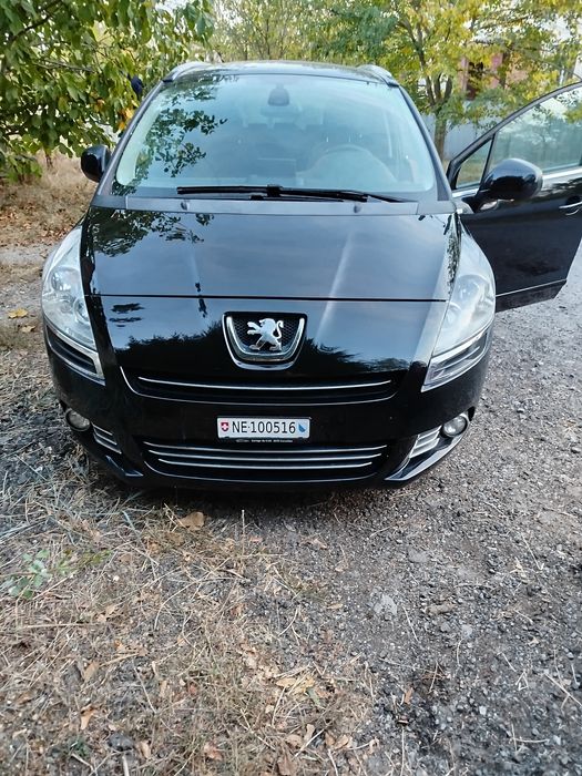 Peugeot 5008 2013 року