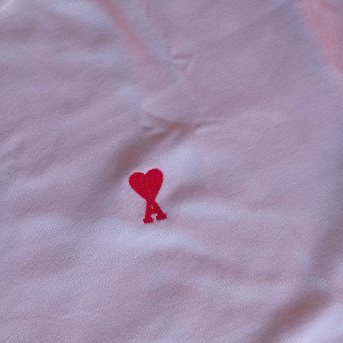 T-Shirts ami paris NOVA com etiqueta 

Tenho várias cores e tamanhos d