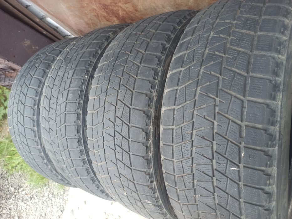 Brigestone blizzak 235/60r18