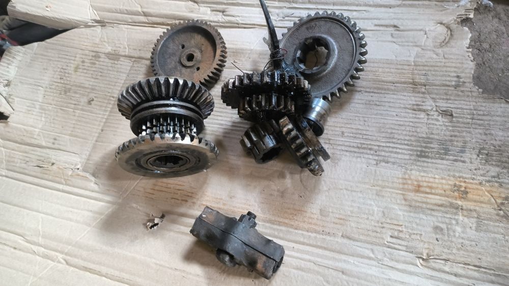 Продам запчастини т 25