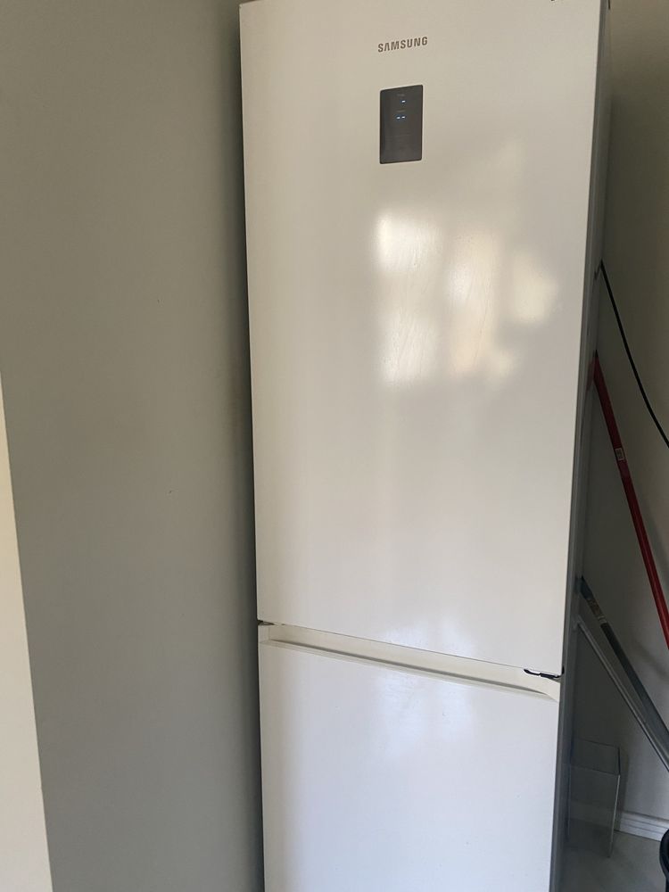 Frigorífico com congelador Samsung, excelente estado