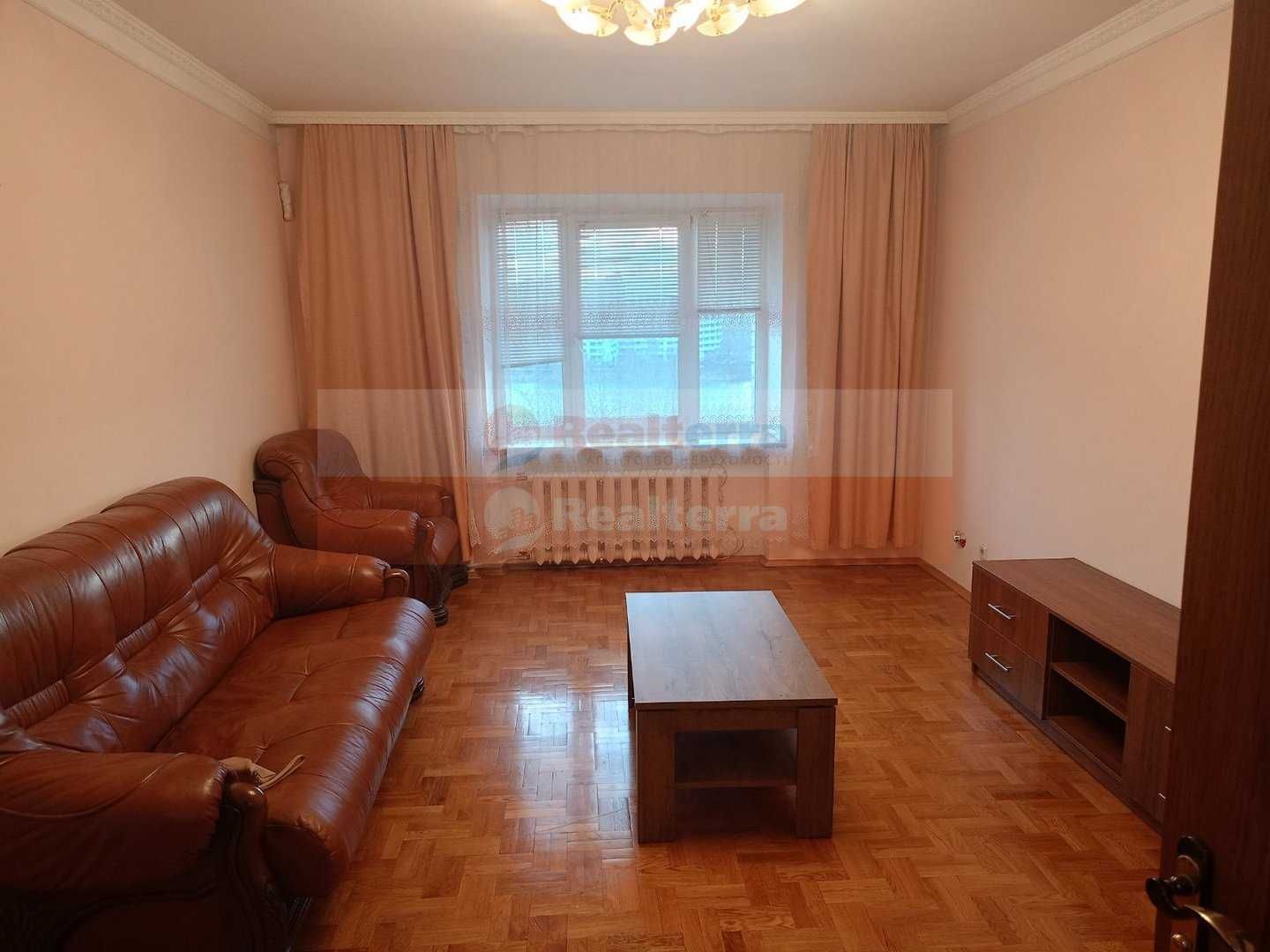 2 к, Киев, Дарница, ул. Ревуцкого 5