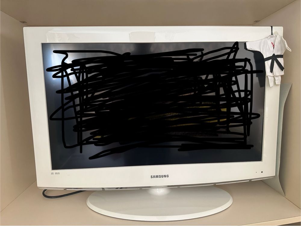Неработающий телевизор Samsung LE32A454C1