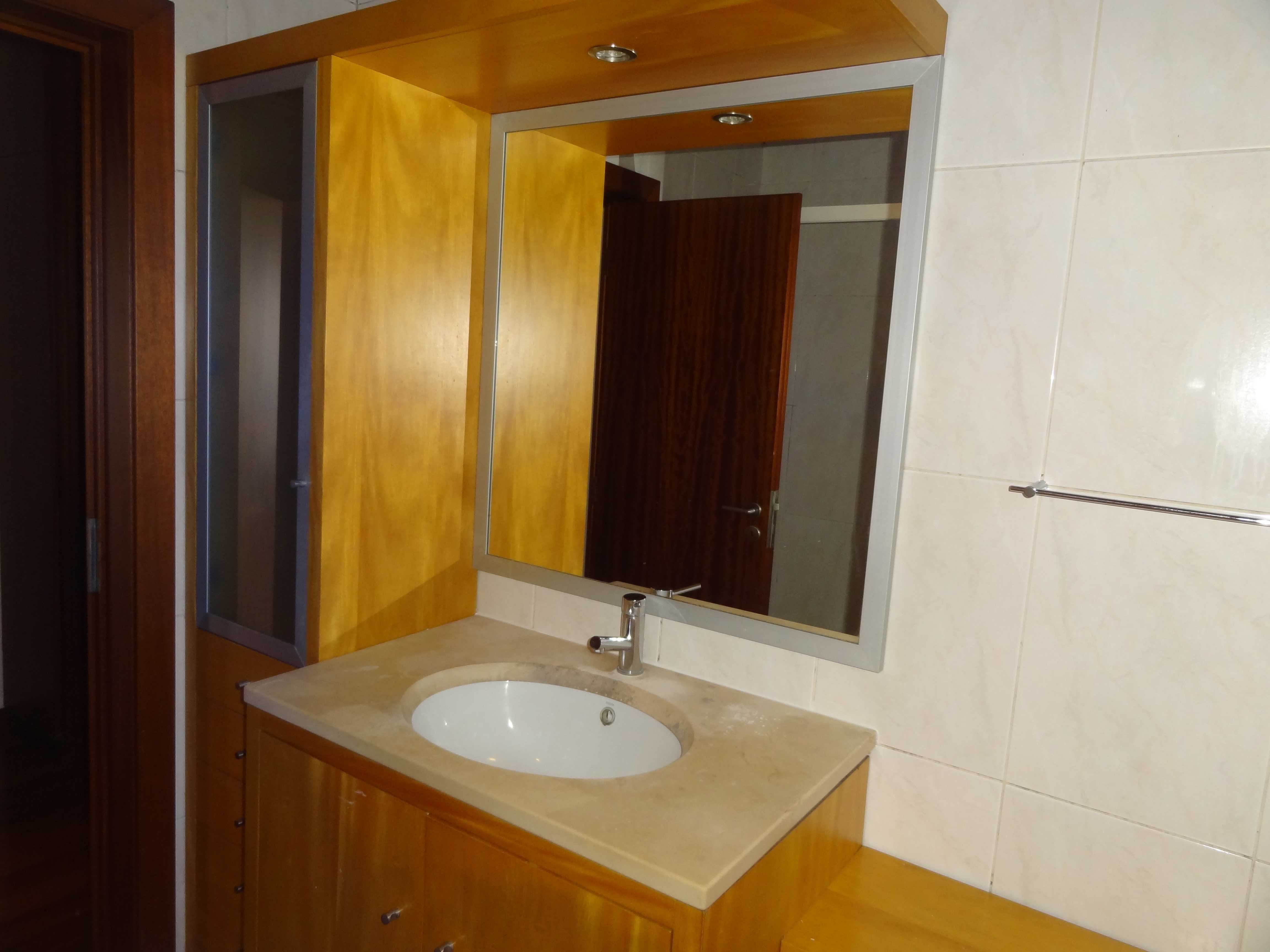 Quarto para arrendar a 5min da U.M Guimarães