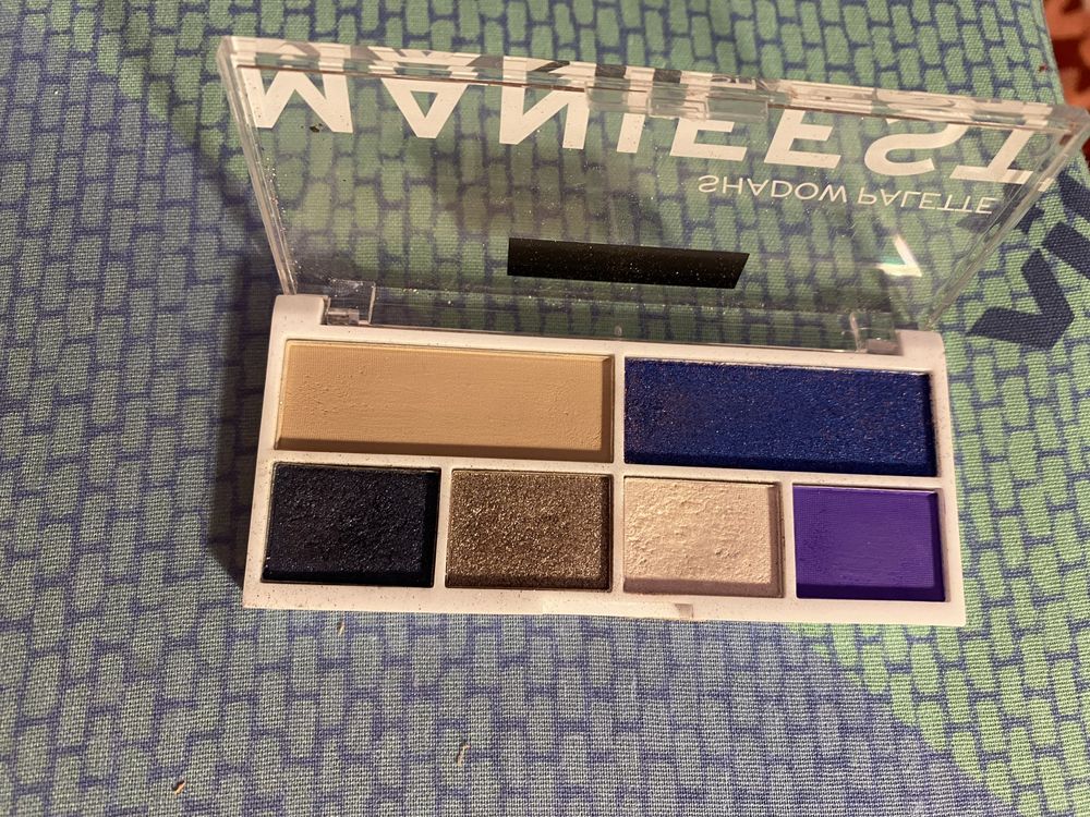 Cienie Revolution i eyeliner blue Revolution