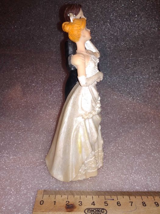 Статуэтка новобрачных небольшая современная