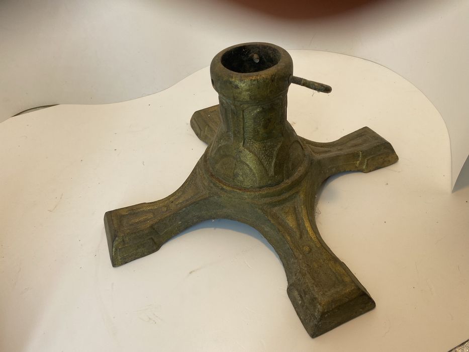 Żeliwna stara noga do choinki