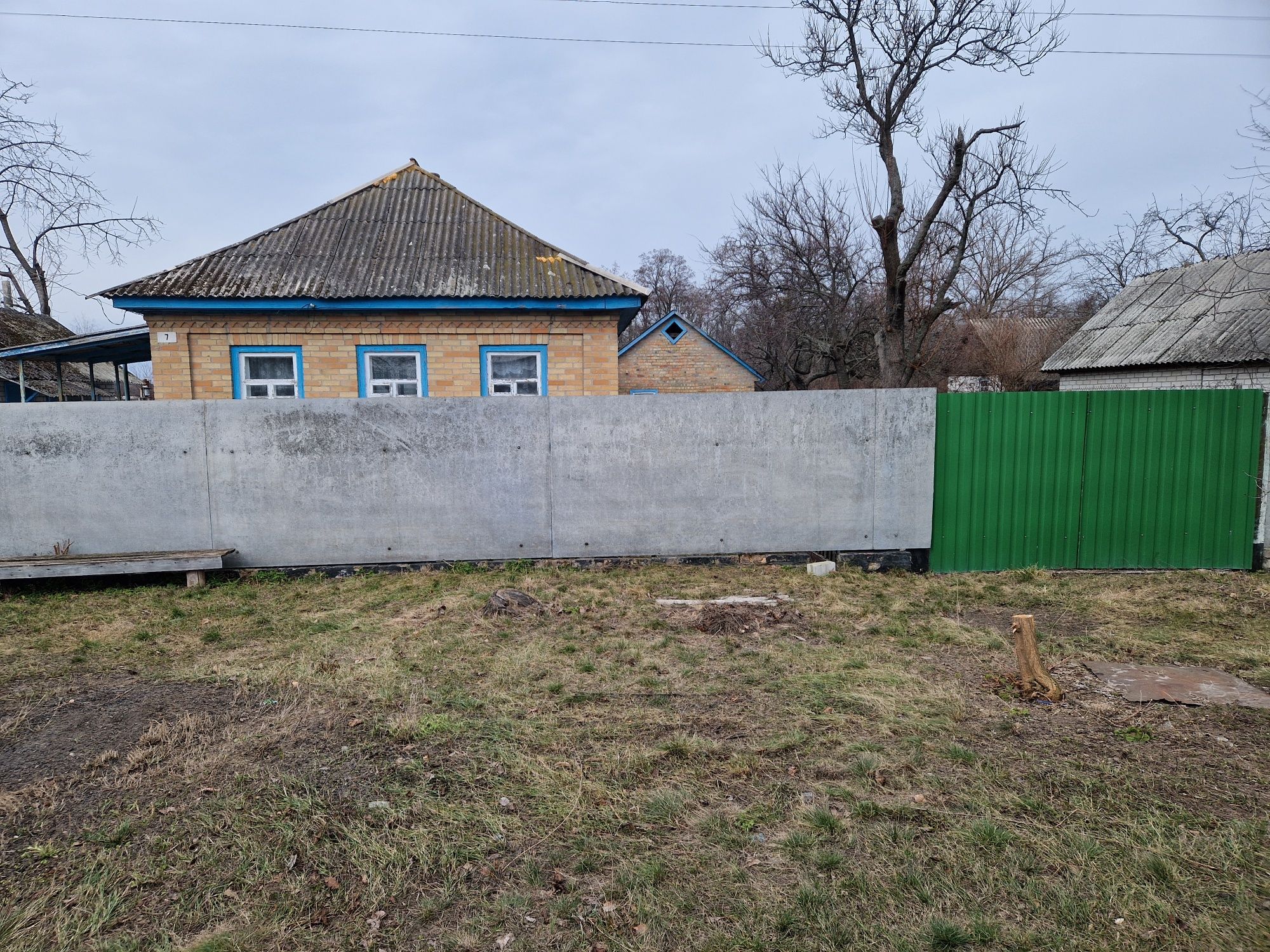 Продам будинок с.Сагунівка (30 км. Від м.Черкаси) біля р. Дніпро.