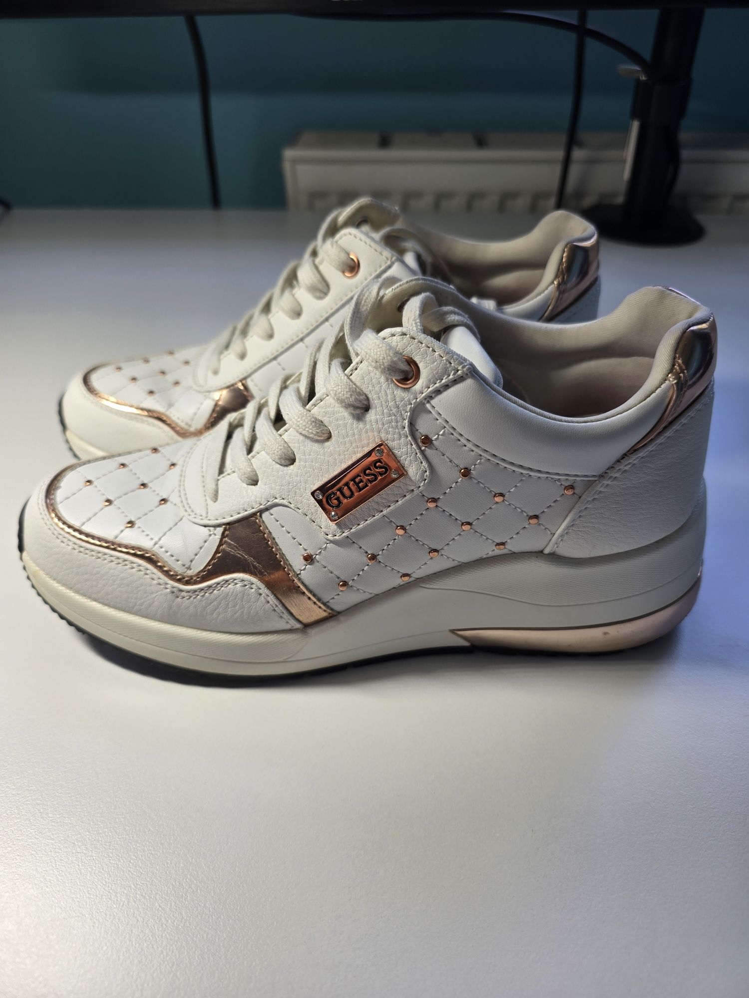 Buty damskie Guess JANEET Rozmiar 38