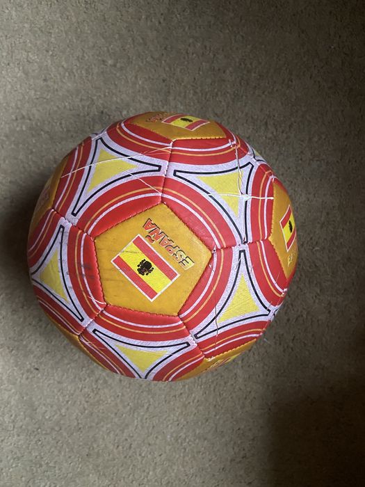 Футбольний  мʼяч