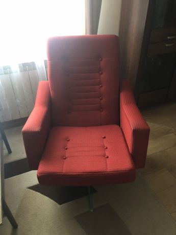 Fotel obrotowy czerwony