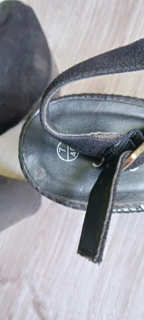Czarne zamszowe sandały na platformie New Look rozm 40