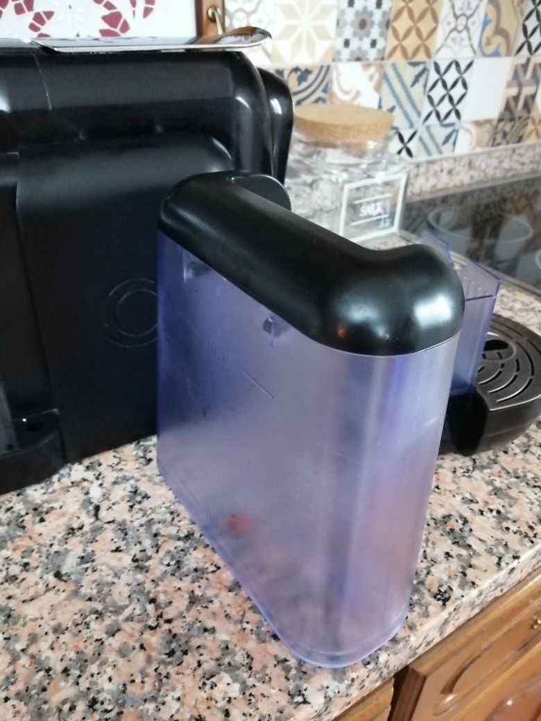 Máquina de café delta avariada