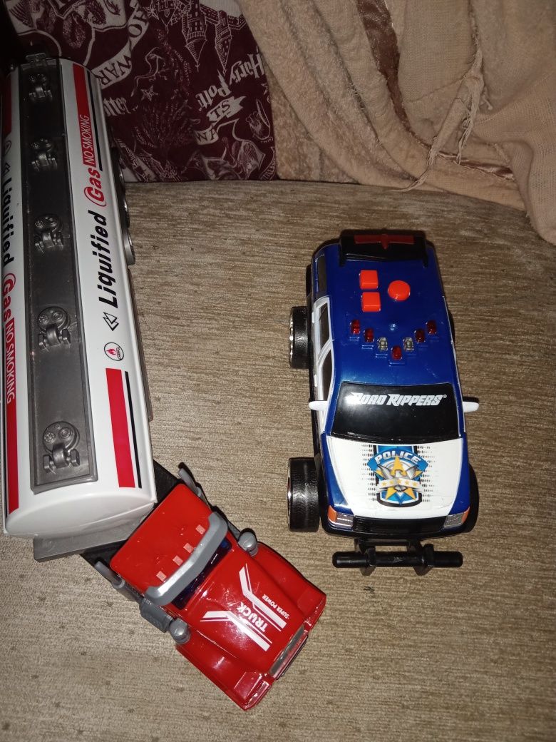 Іграшки машинки бензовоз поліція