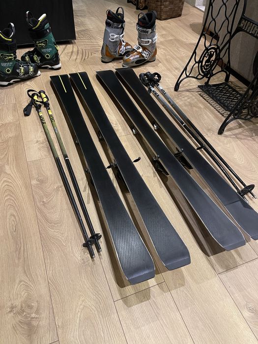 Skis + botas + bastões (cada conjunto) como novo